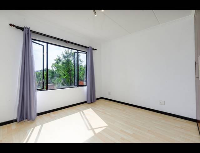 2 BEDROOM HOUSE FOR SALE IN SUNNINGHILL